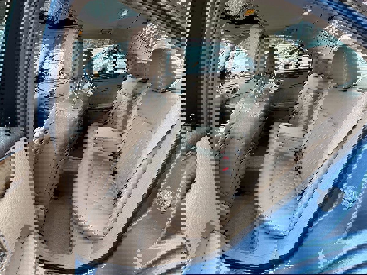 Used 2011 Mercedes-Benz E 550 Sedan image 23