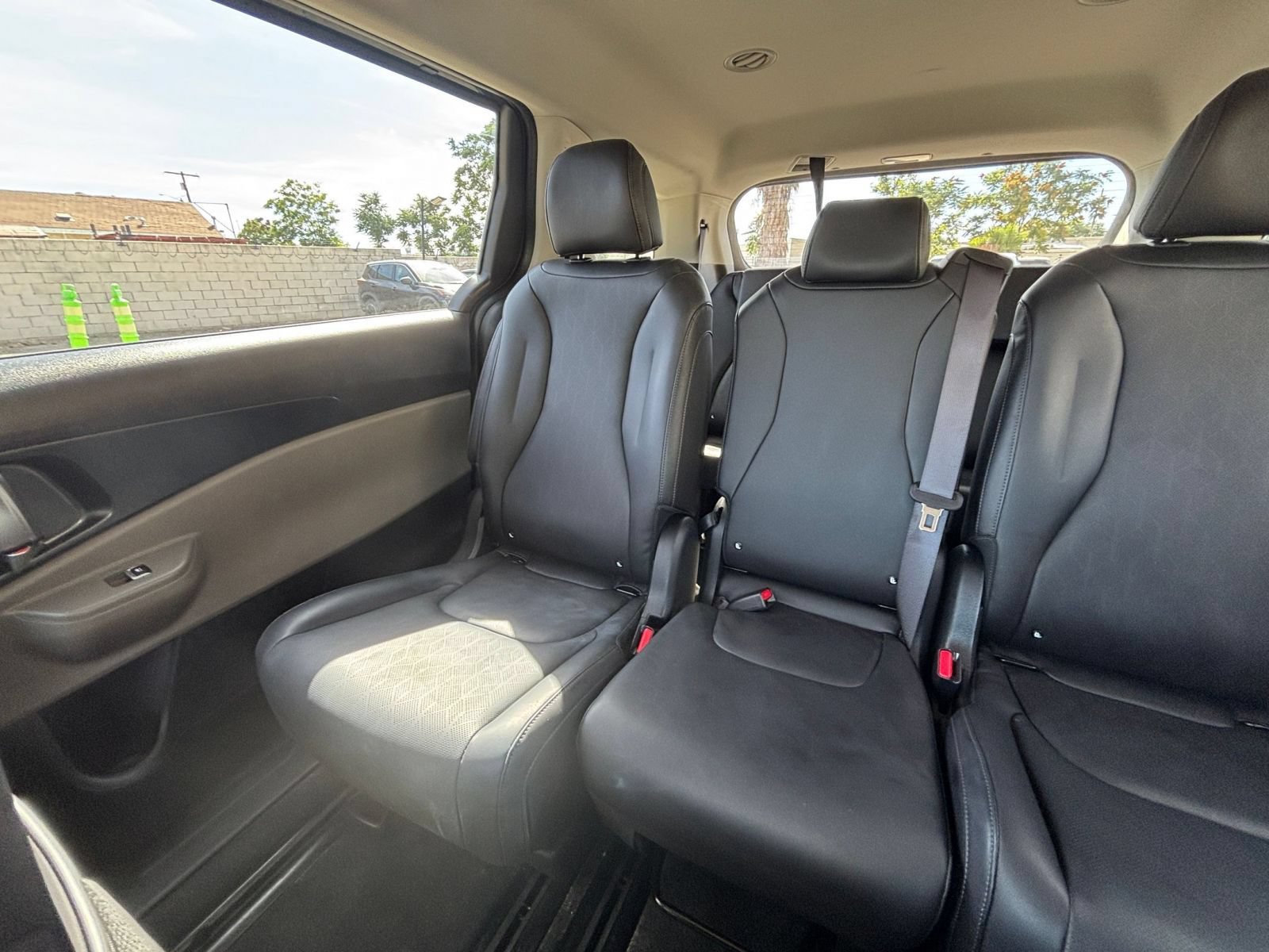 Used 2026 Kia Carnival FWD image 41