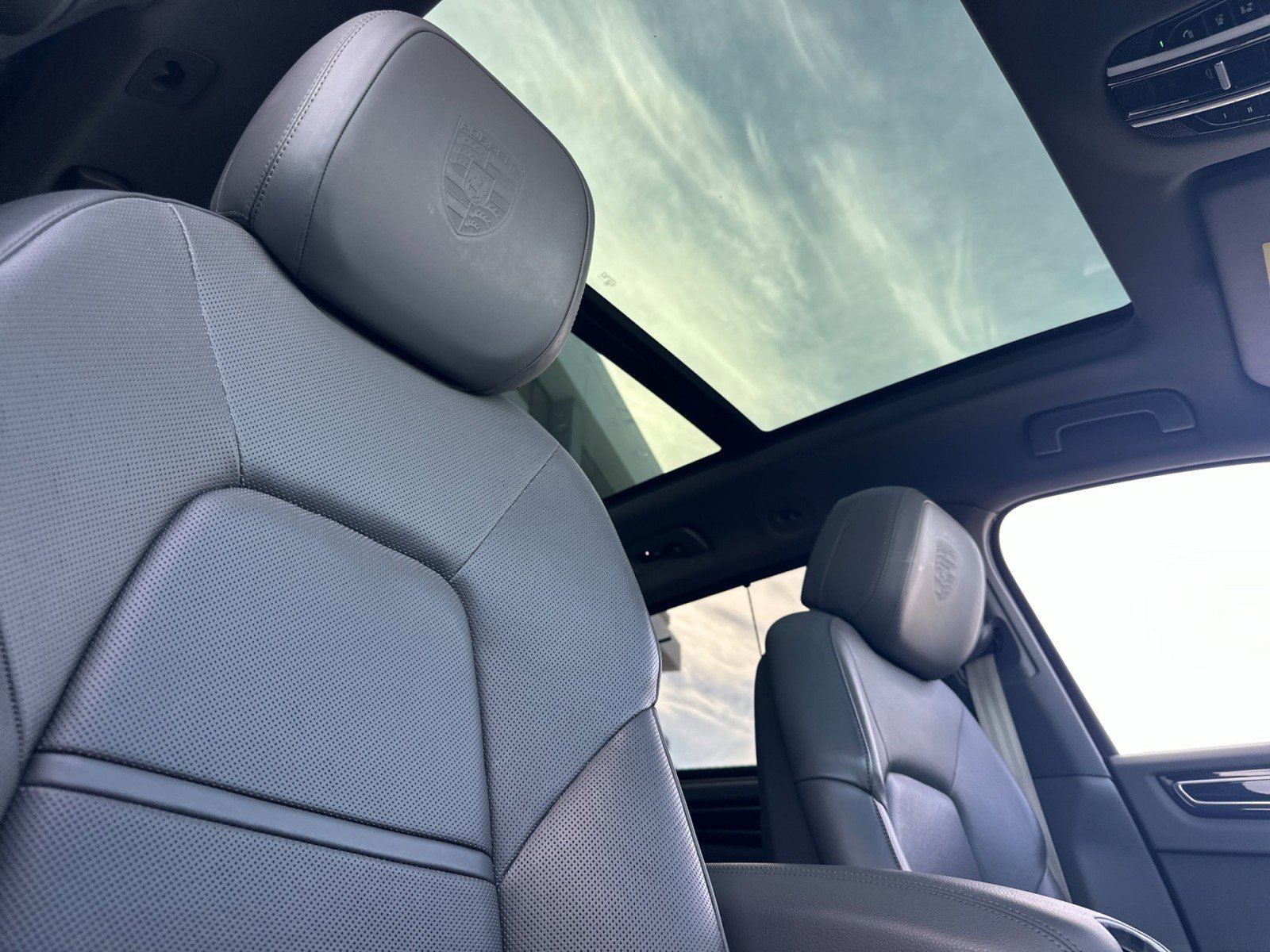 Certified 2023 Porsche Cayenne Platinum Edition image 17