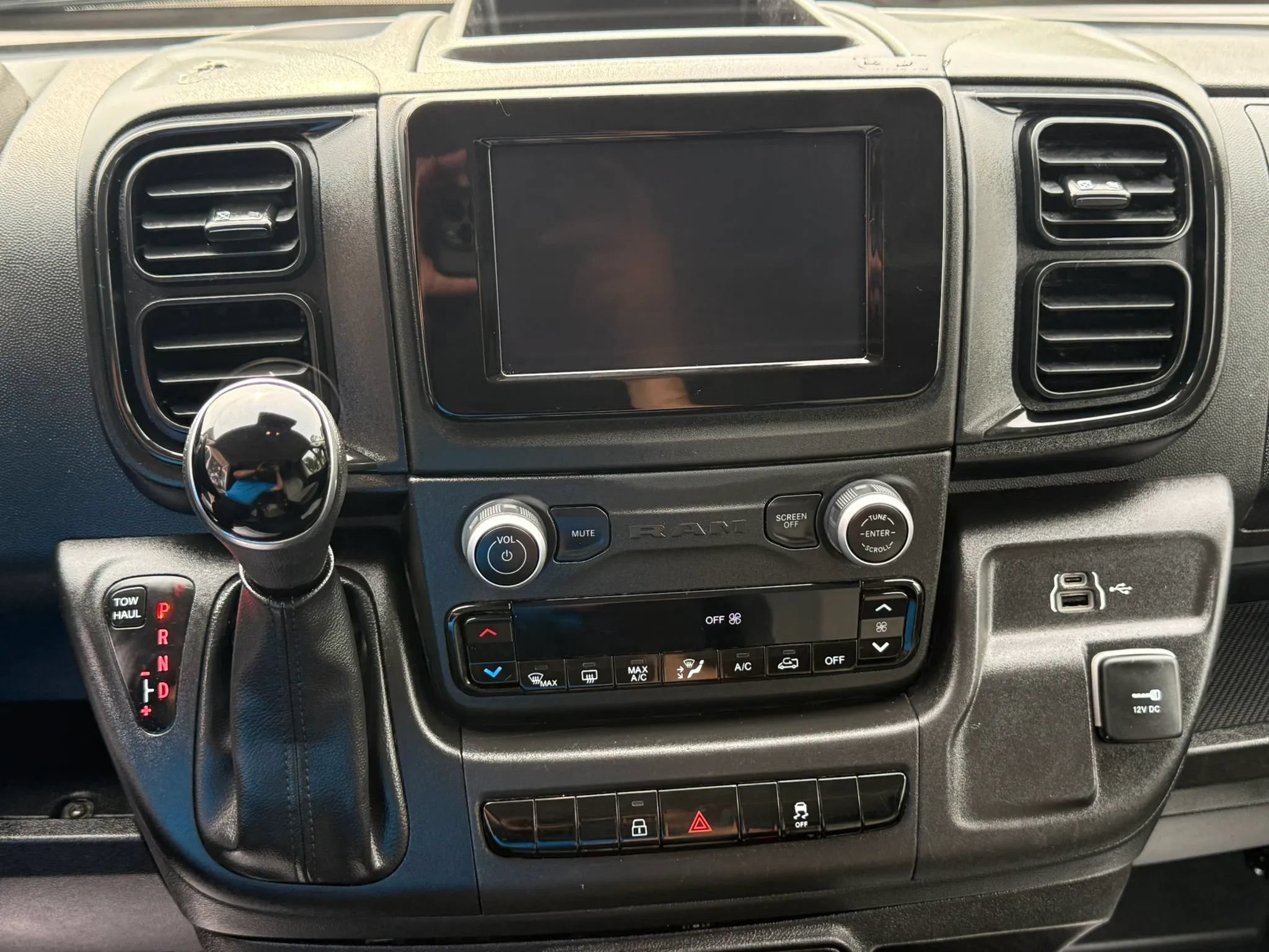 Used 2025 RAM ProMaster 2500 w/ Convenience Group FWD image 8