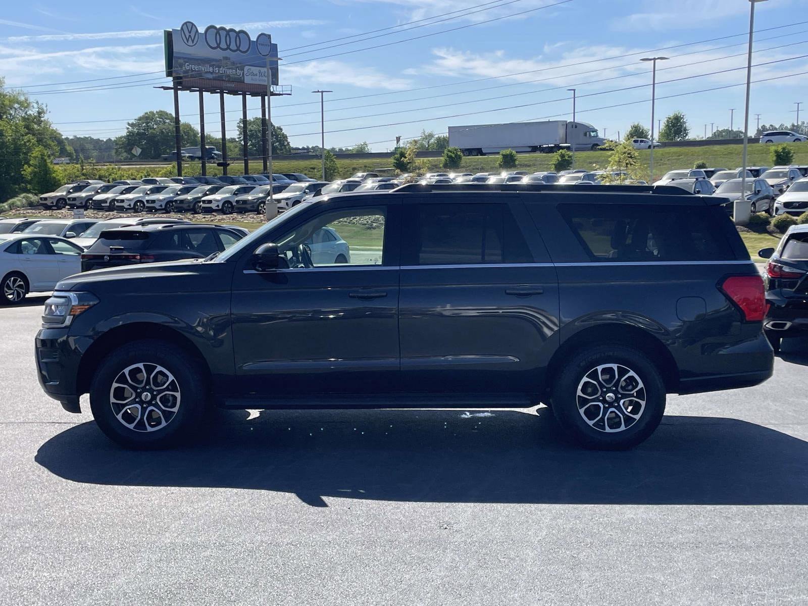 Used 2024 Ford Expedition Max XLT AWD/4WD image 4