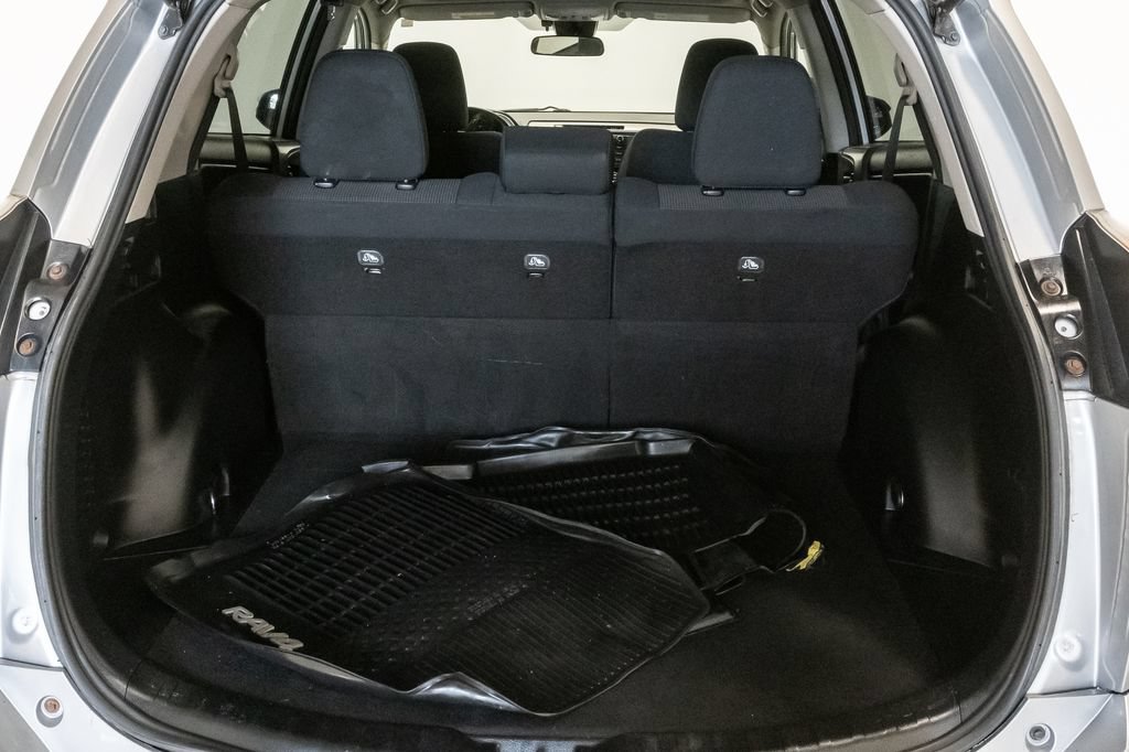 Used 2018 Toyota RAV4 XLE AWD/4WD image 27