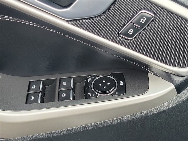 Used 2022 Ford Explorer XLT w/ Equipment Group 202A image 27