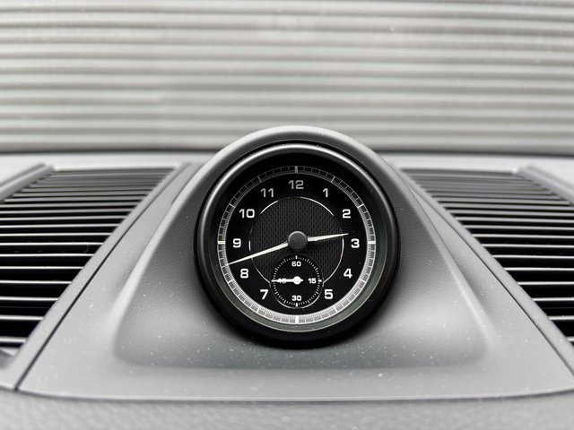 Certified 2025 Porsche Macan image 18