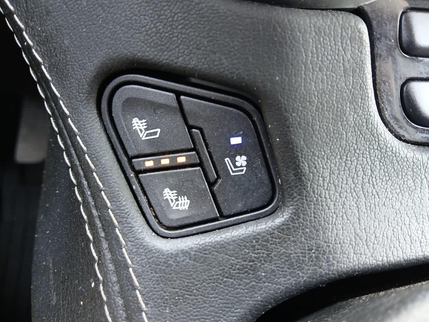 Used 2018 Chevrolet Suburban Premier AWD/4WD image 35