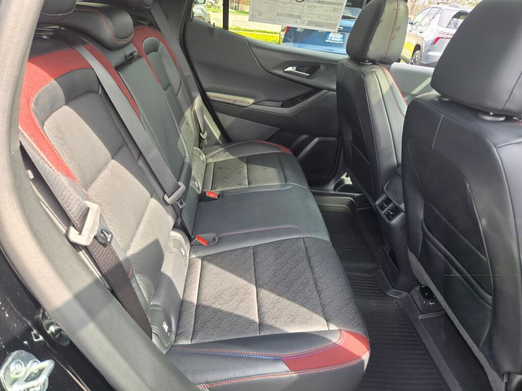 New 2026 Chevrolet Equinox RS w/ Safety and Technology Package AWD/4WD image 7