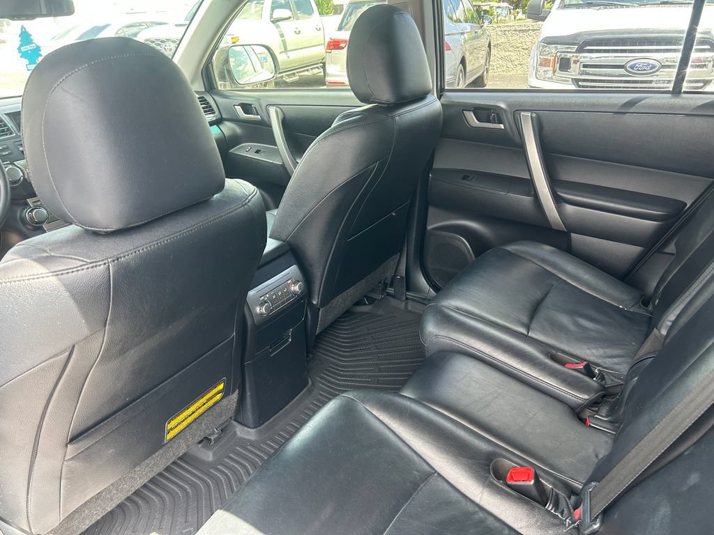 Used 2012 Toyota Highlander 4WD Hybrid w/ Leather Pkg image 31