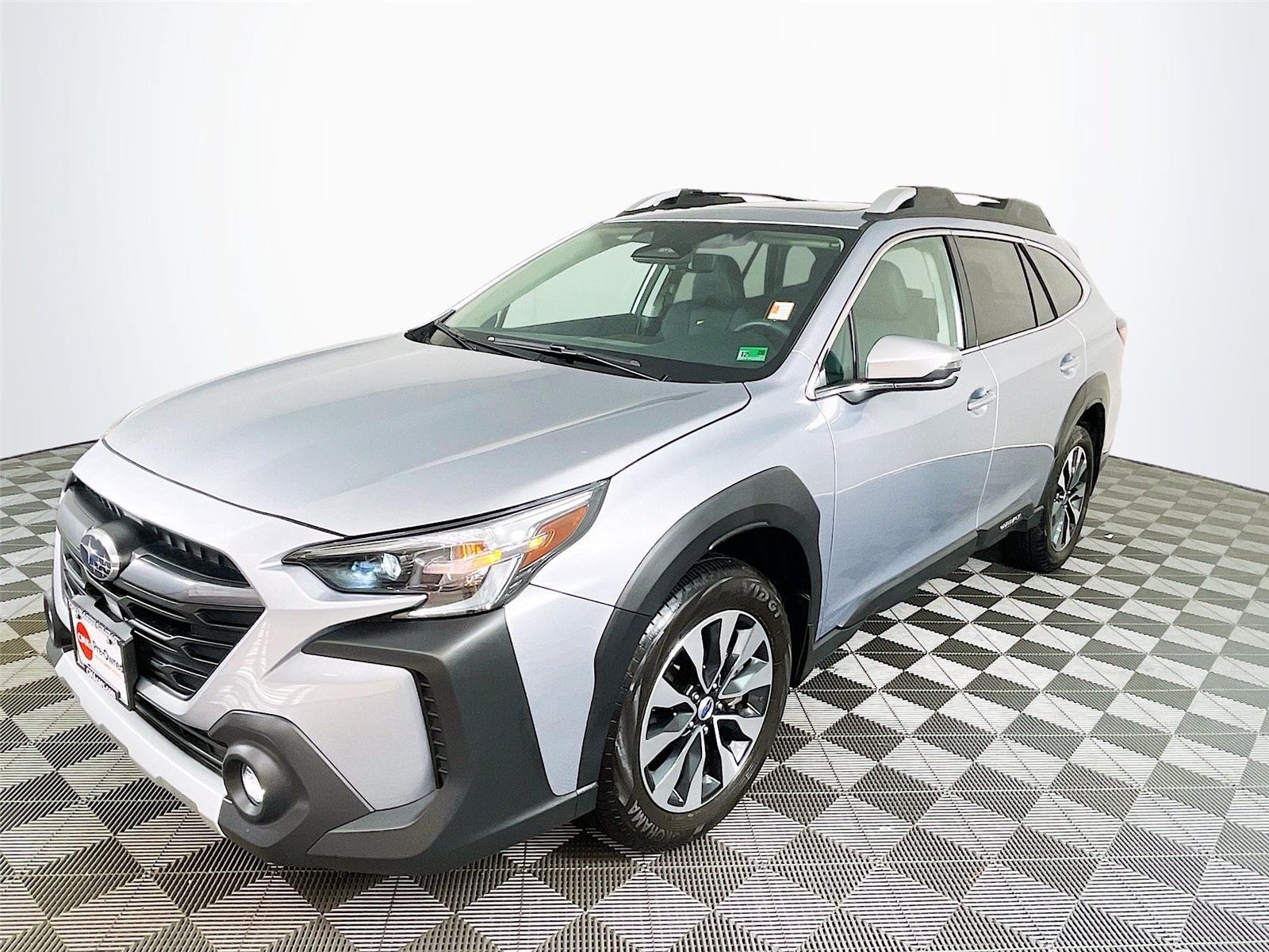 Used 2025 Subaru Outback Touring AWD/4WD image 3