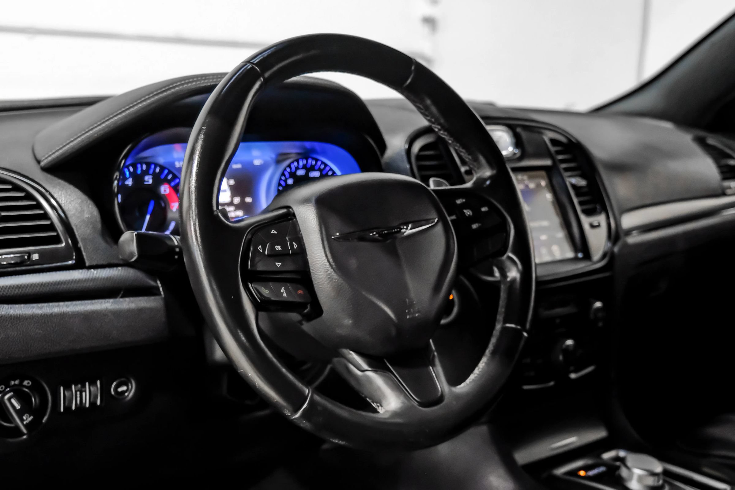 Used 2015 Chrysler 300 S RWD image 21