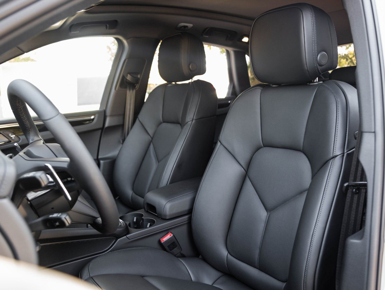 Certified 2026 Porsche Macan image 5