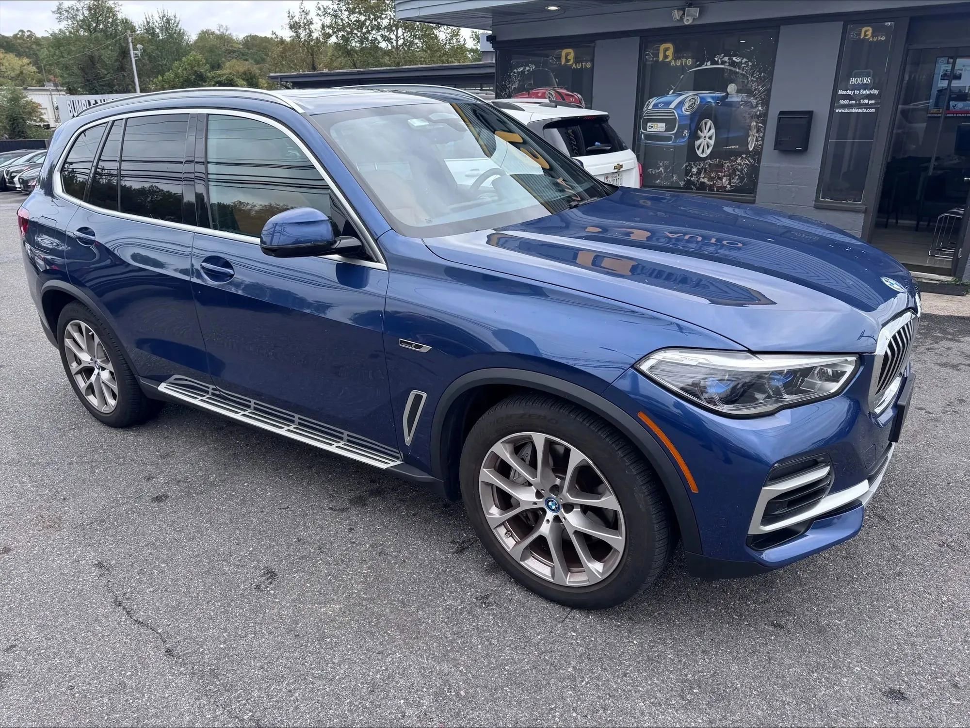 Used 2022 BMW X5 xDrive45e w/ Executive Package image 2