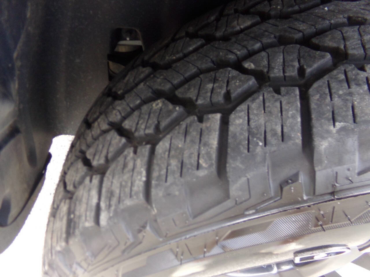 Used 2018 Jeep Cherokee Trailhawk w/ Cold Weather Group image 18