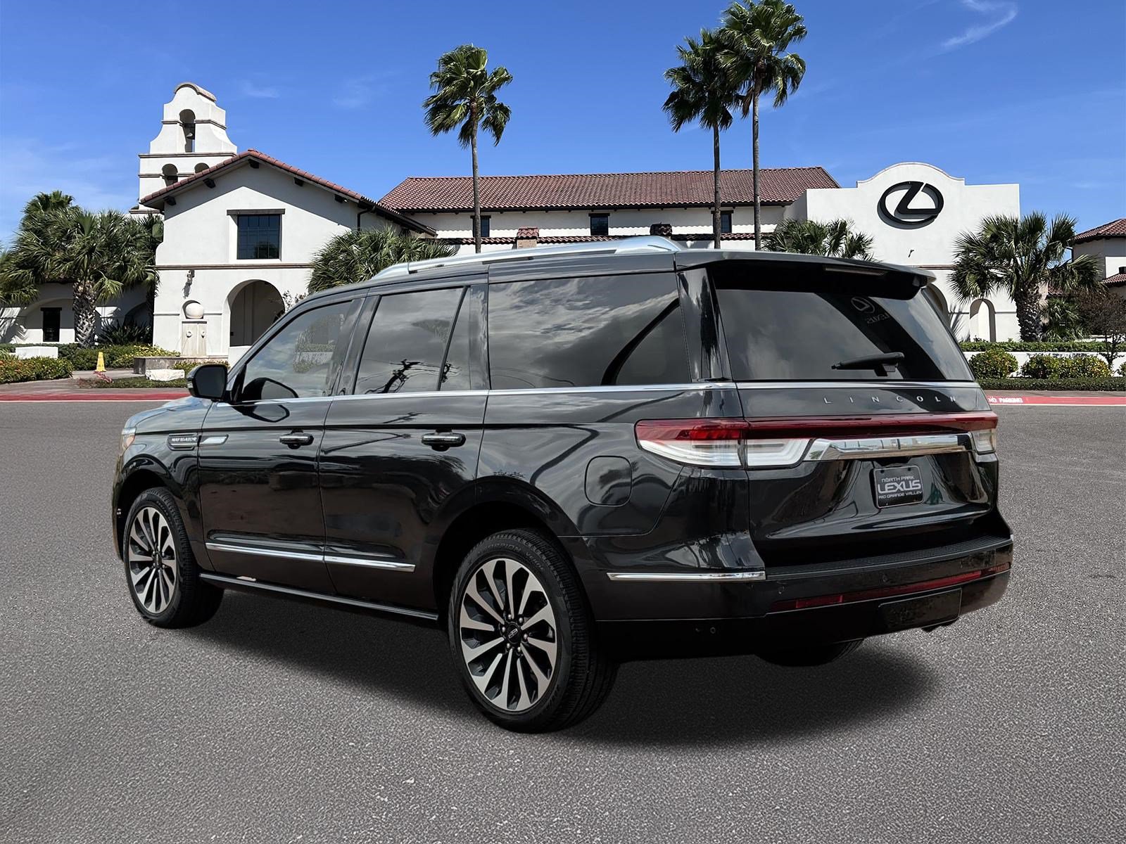 Used 2023 Lincoln Navigator Reserve AWD/4WD image 4
