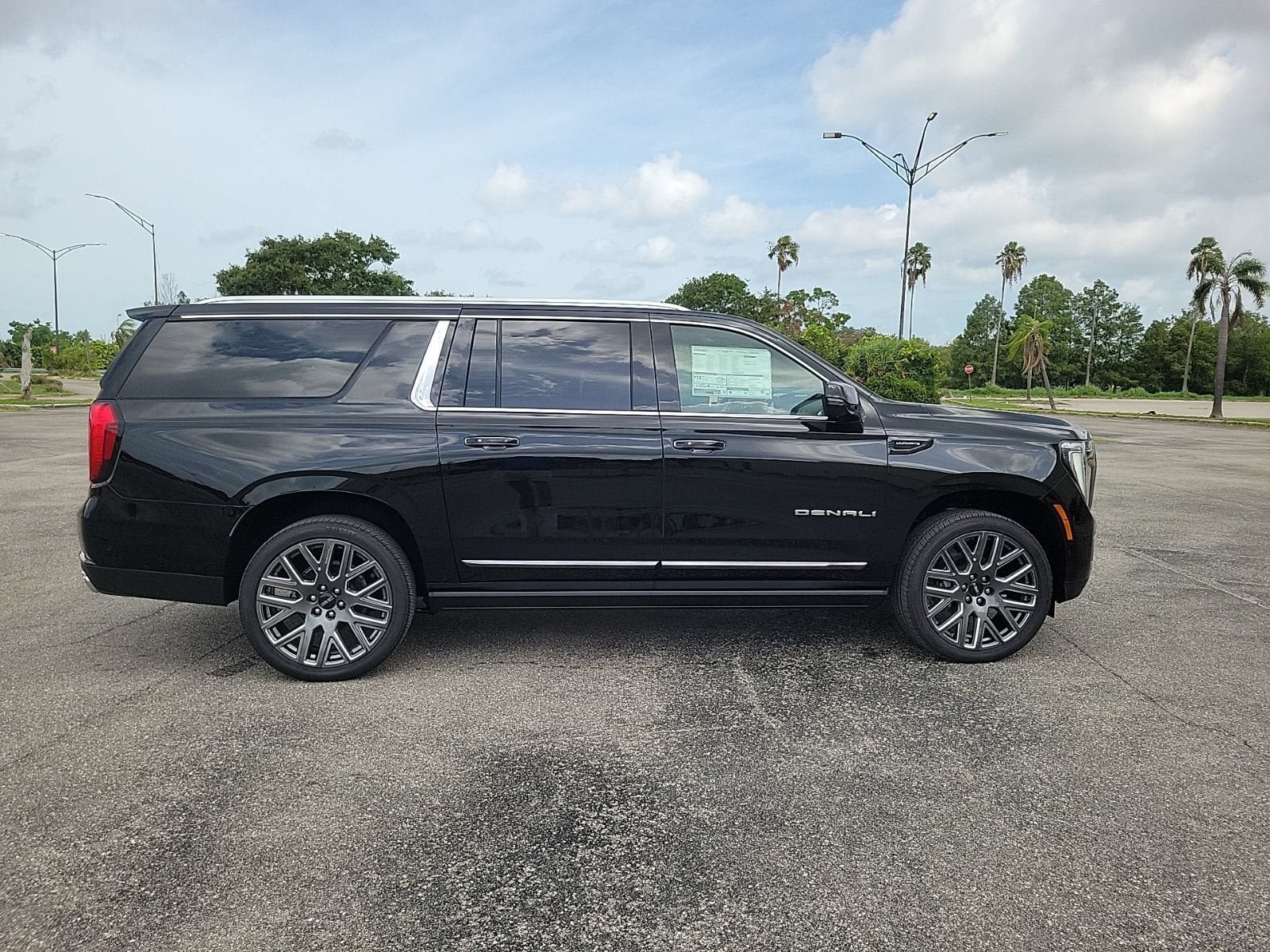 New 2026 GMC Yukon XL Denali Ultimate AWD/4WD image 4