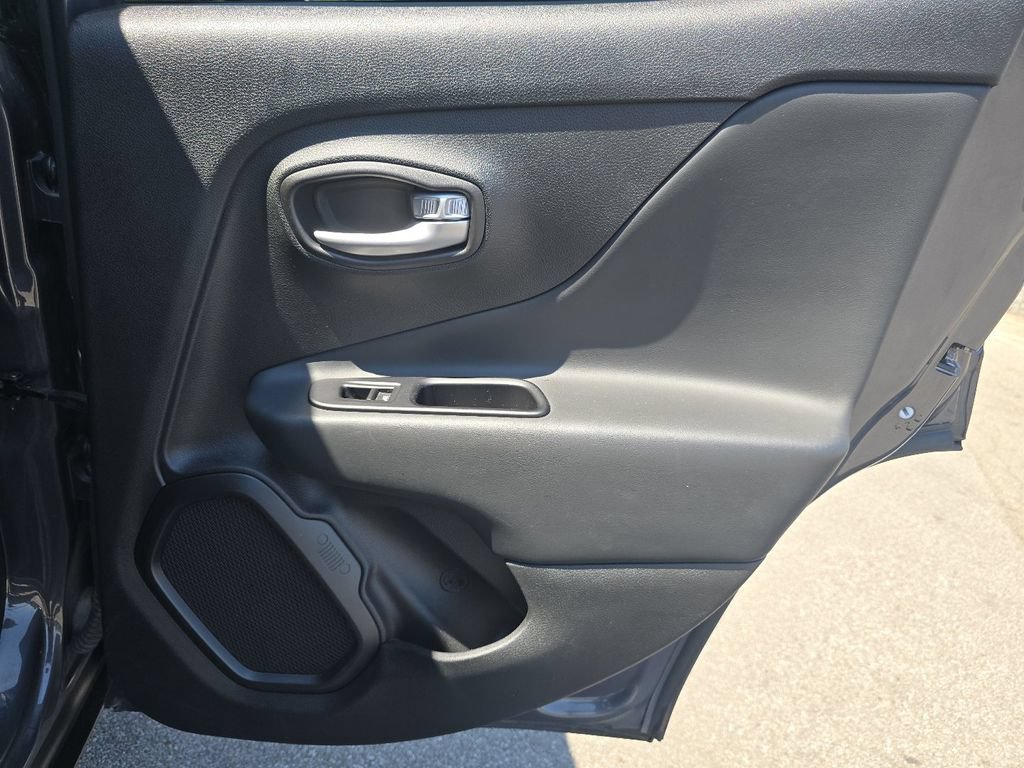 Used 2023 Jeep Renegade Latitude AWD/4WD image 20