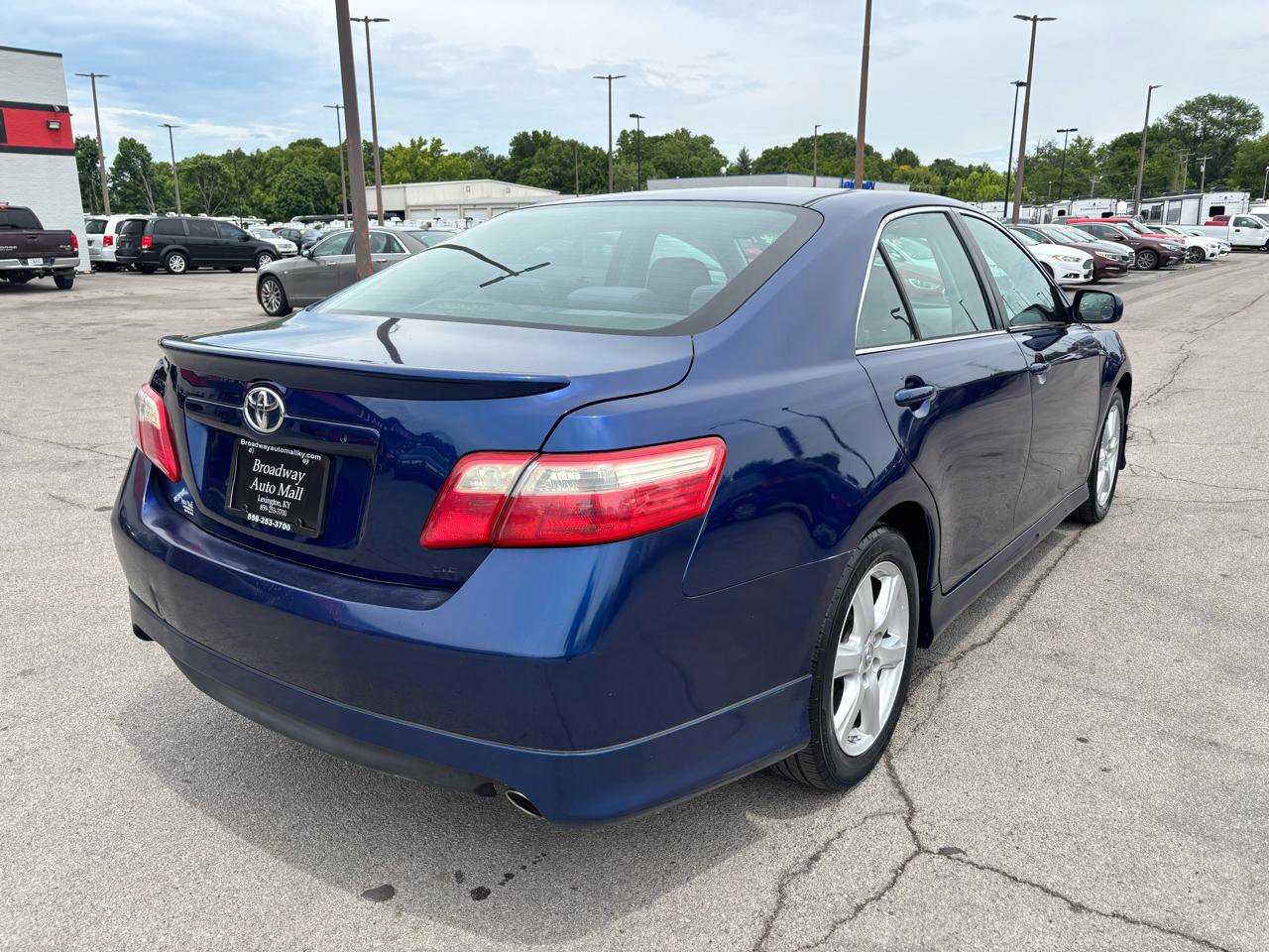 Used 2009 Toyota Camry SE FWD image 3