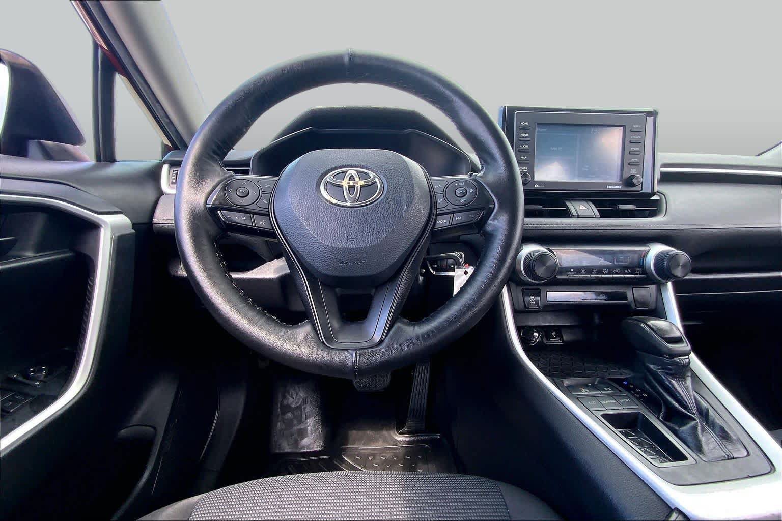 Used 2021 Toyota RAV4 LE FWD image 6