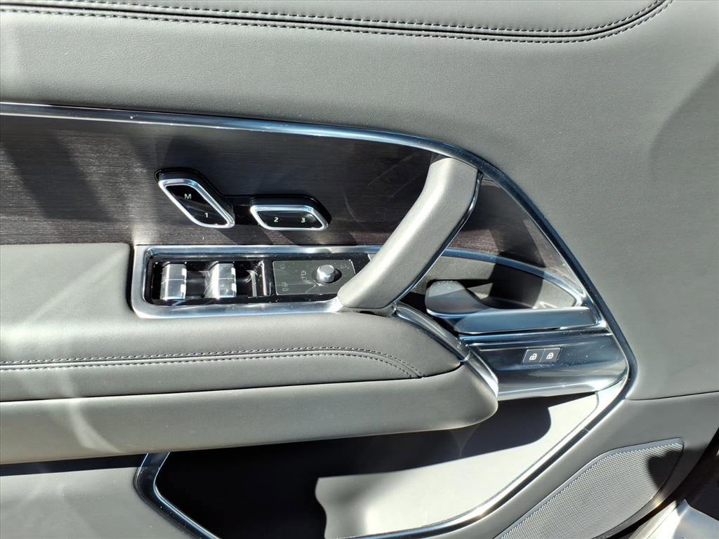 Used 2025 Land Rover Range Rover Long Wheelbase SE image 14