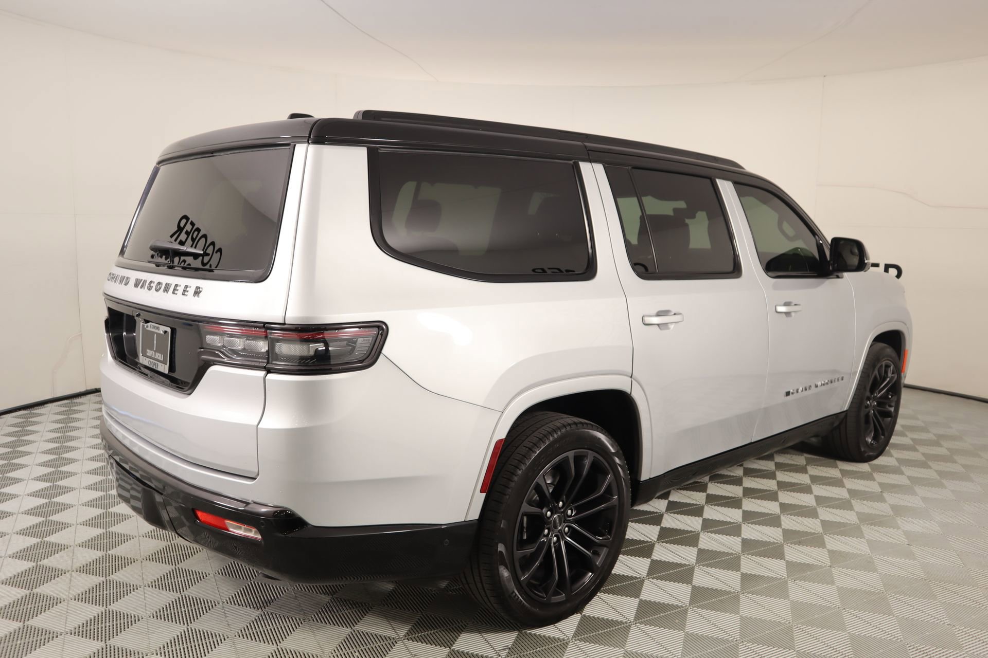 Used 2024 Jeep Grand Wagoneer Series II w/ Quick Order Packagew 28T AWD/4WD image 23