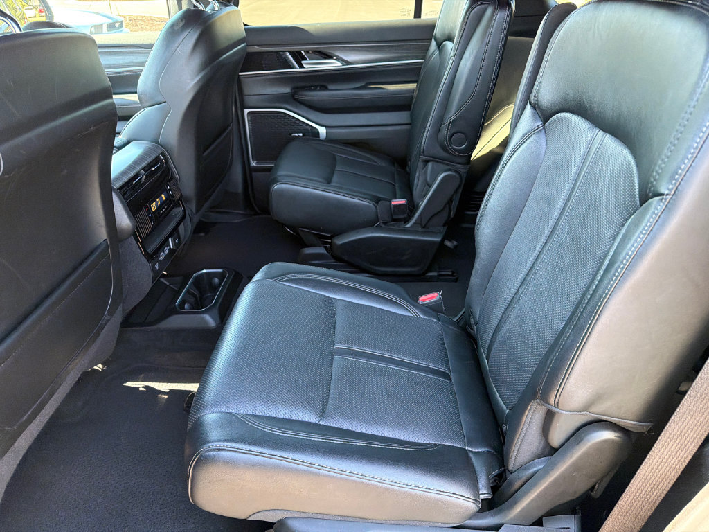 Used 2024 Jeep Wagoneer Series II AWD/4WD image 20