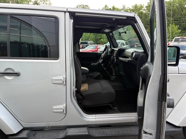 Used 2012 Jeep Wrangler Unlimited Sahara w/ Connectivity Group AWD/4WD image 24