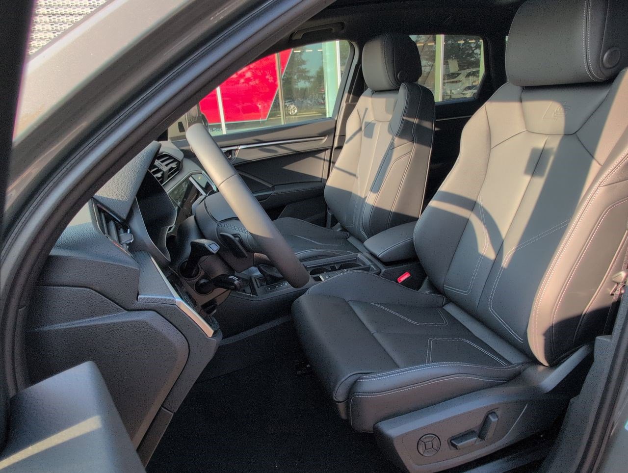 New 2025 Audi Q3 2.0T Premium image 19