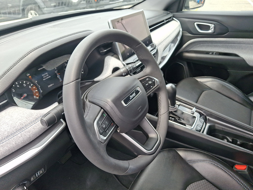 Used 2023 Jeep Compass Latitude AWD/4WD image 25