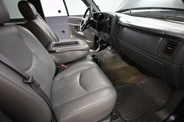 Used 2005 Chevrolet Silverado 2500 LS w/ Heavy-Duty Power Package AWD/4WD image 27