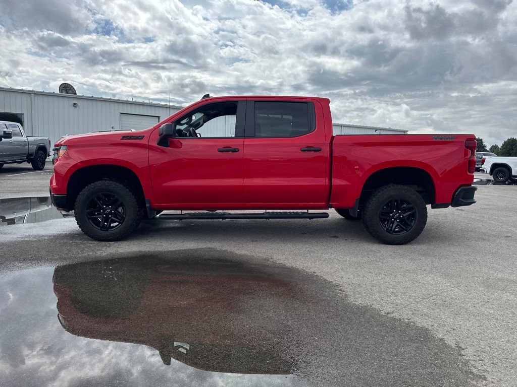 Used 2024 Chevrolet Silverado 1500 Custom Trail Boss w/ Dark Appearance Package image 2