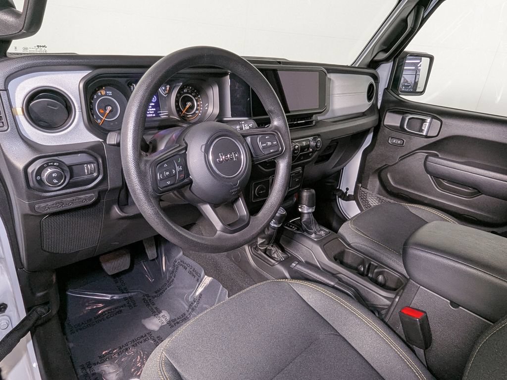 Used 2024 Jeep Gladiator Sport AWD/4WD image 15