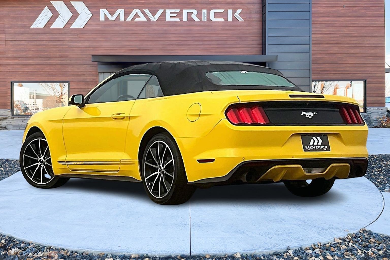 Used 2017 Ford Mustang Premium w/ Equipment Group 201A image 4