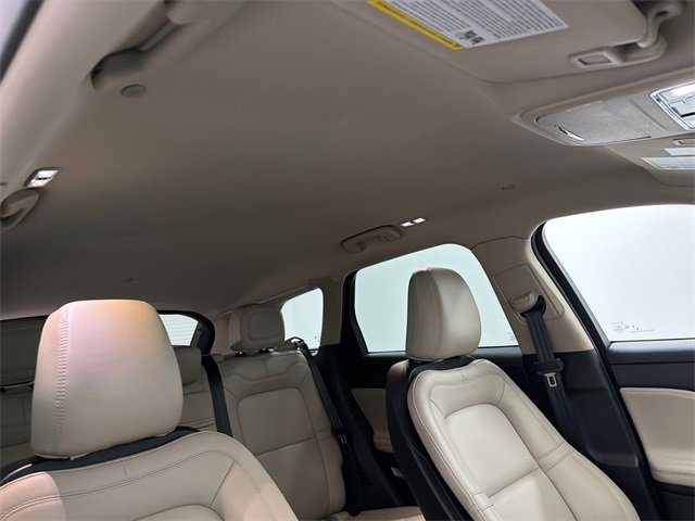 Used 2025 Lincoln Corsair AWD image 13