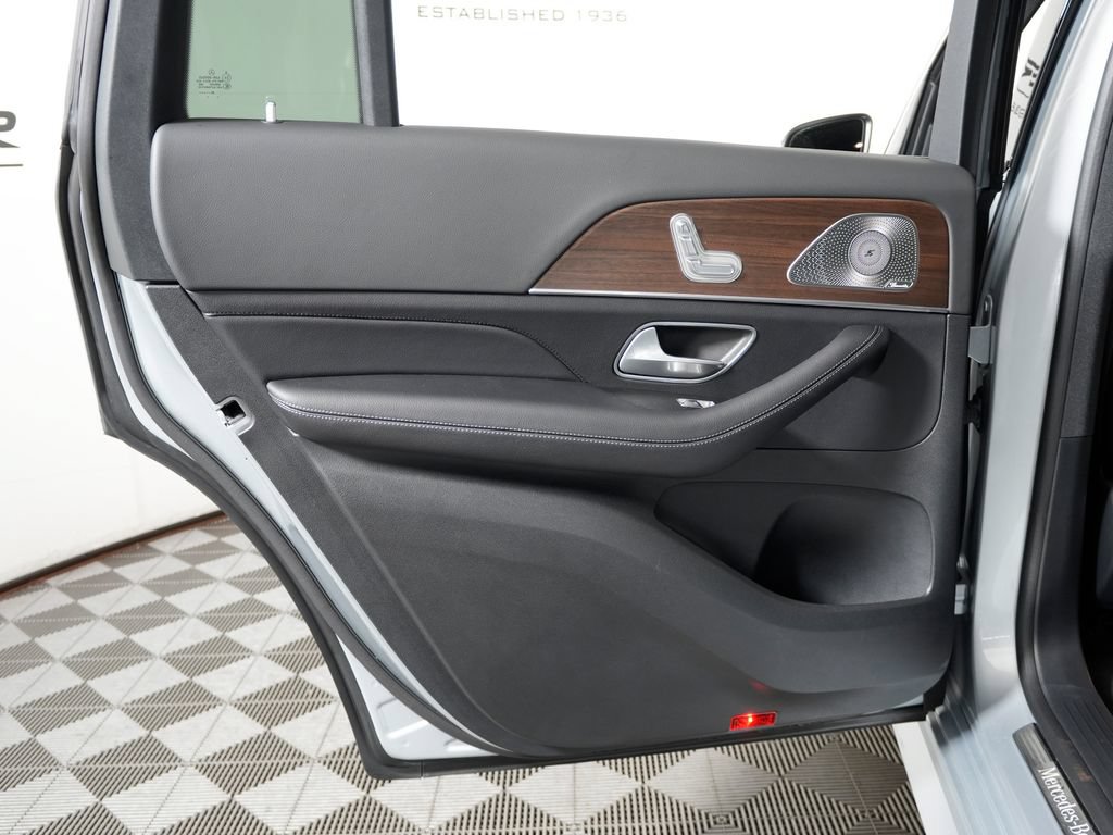 Used 2025 Mercedes-Benz GLS 450 4MATIC w/ AMG Line Exterior image 29