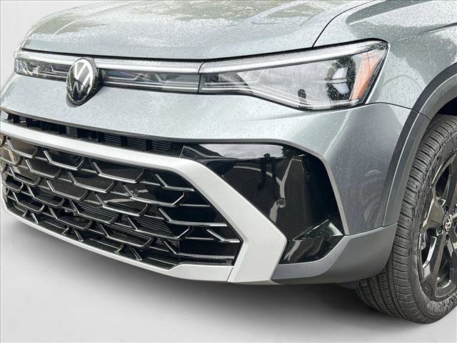 New 2025 Volkswagen Taos SEL image 17