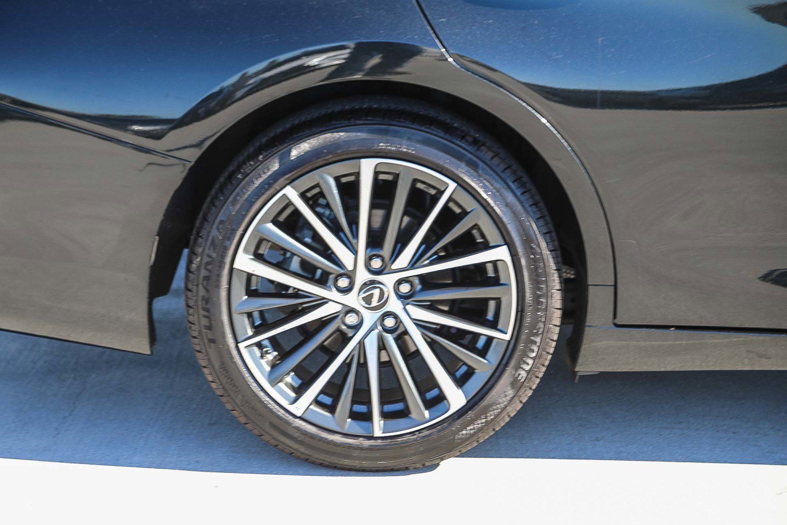 Used 2024 Lexus ES 300h w/ Premium Package image 11