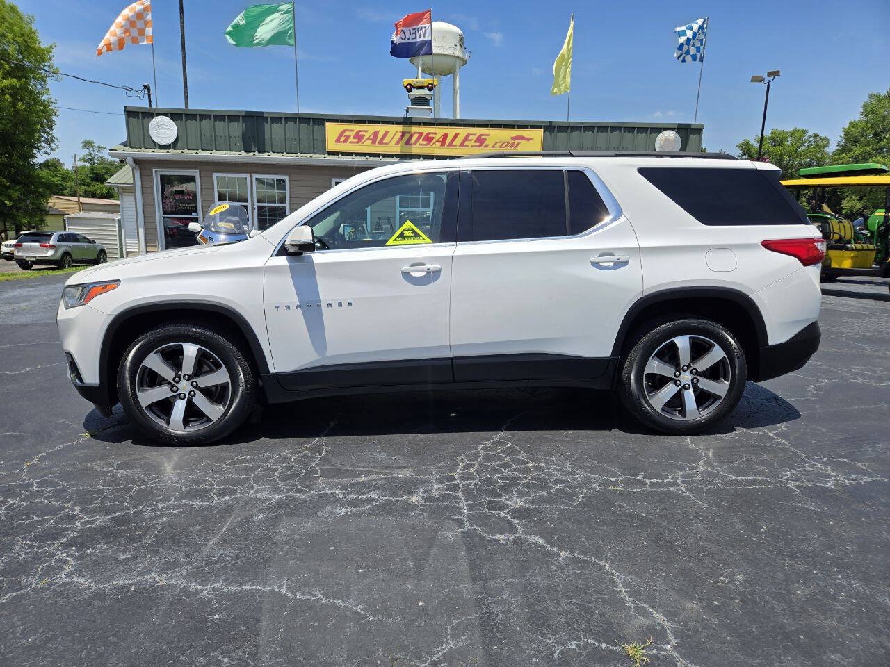 Used 2019 Chevrolet Traverse LT FWD image 2