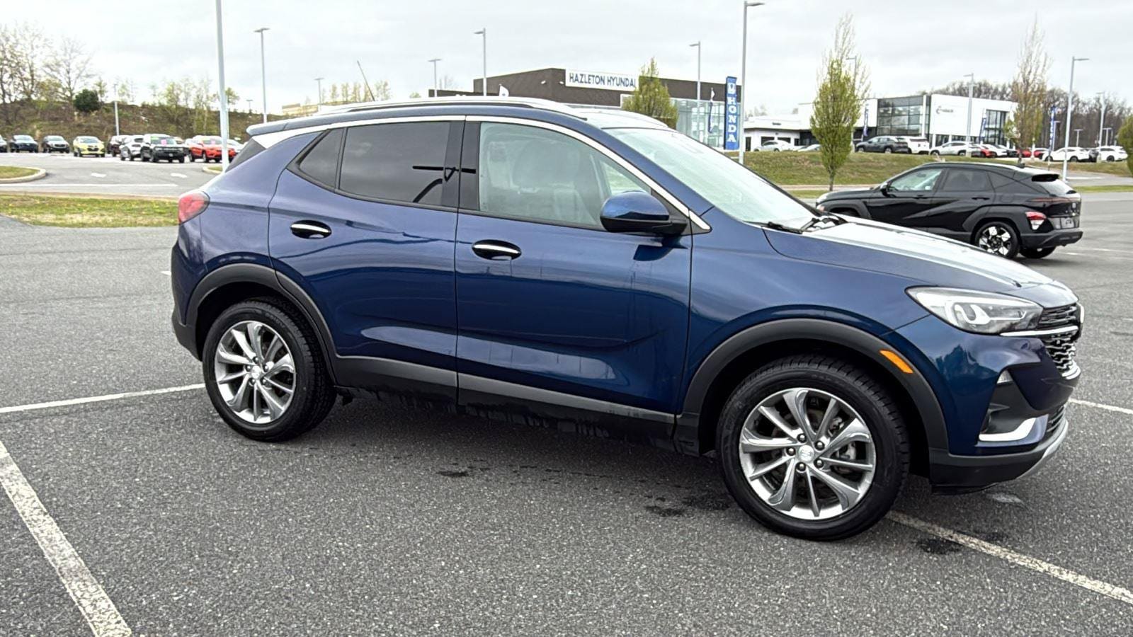 Used 2023 Buick Encore GX Essence w/ Experience Buick Package AWD/4WD image 3