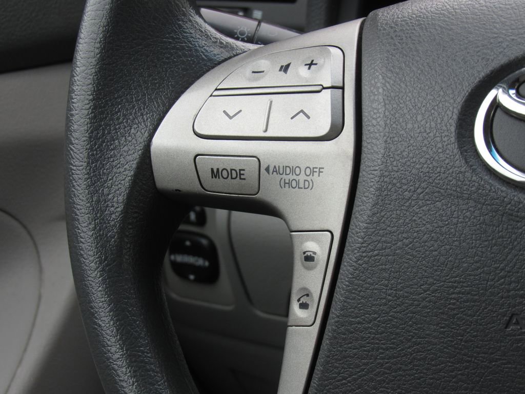 Used 2010 Toyota Camry image 23