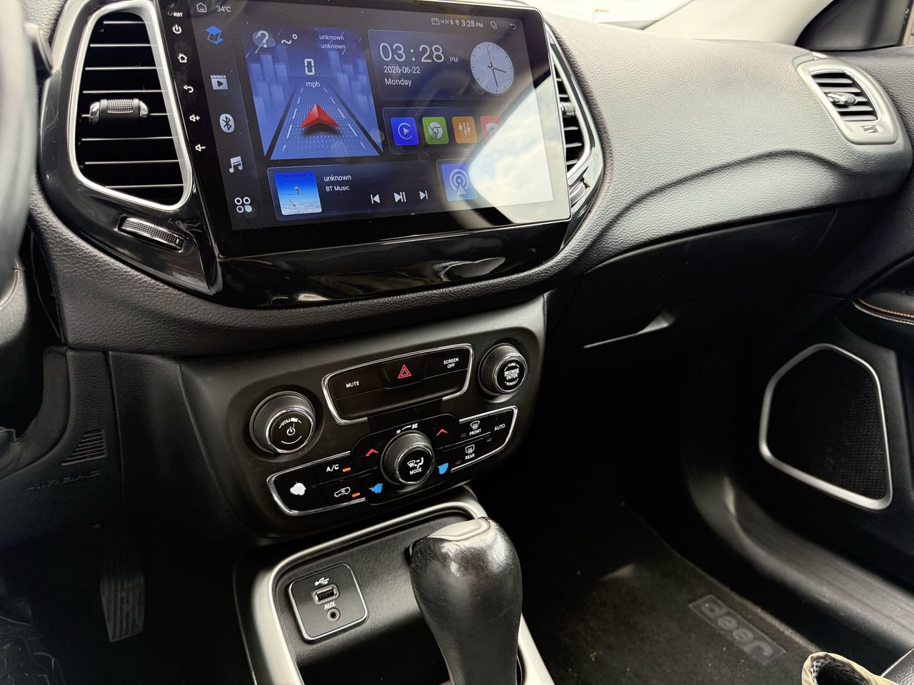 Used 2018 Jeep Compass Latitude w/ Popular Equipment Group FWD image 16