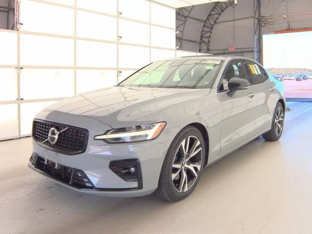 Used 2025 Volvo S60 B5 Core image 3