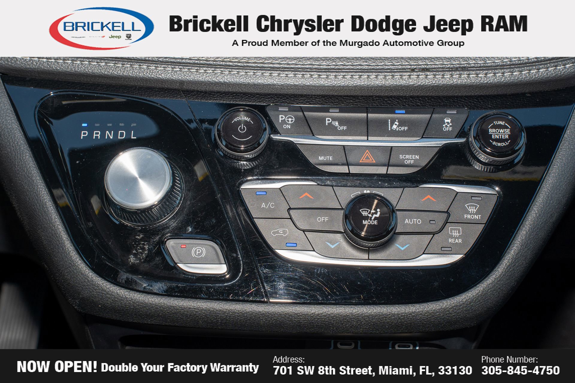 Used 2024 Chrysler Pacifica Limited FWD image 23