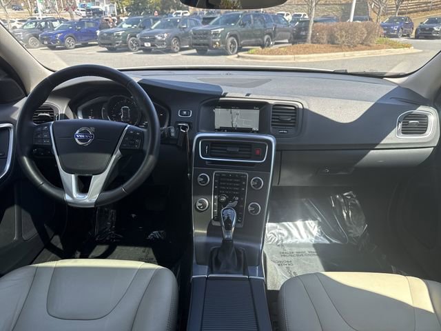 Used 2016 Volvo V60 T5 Platinum image 19