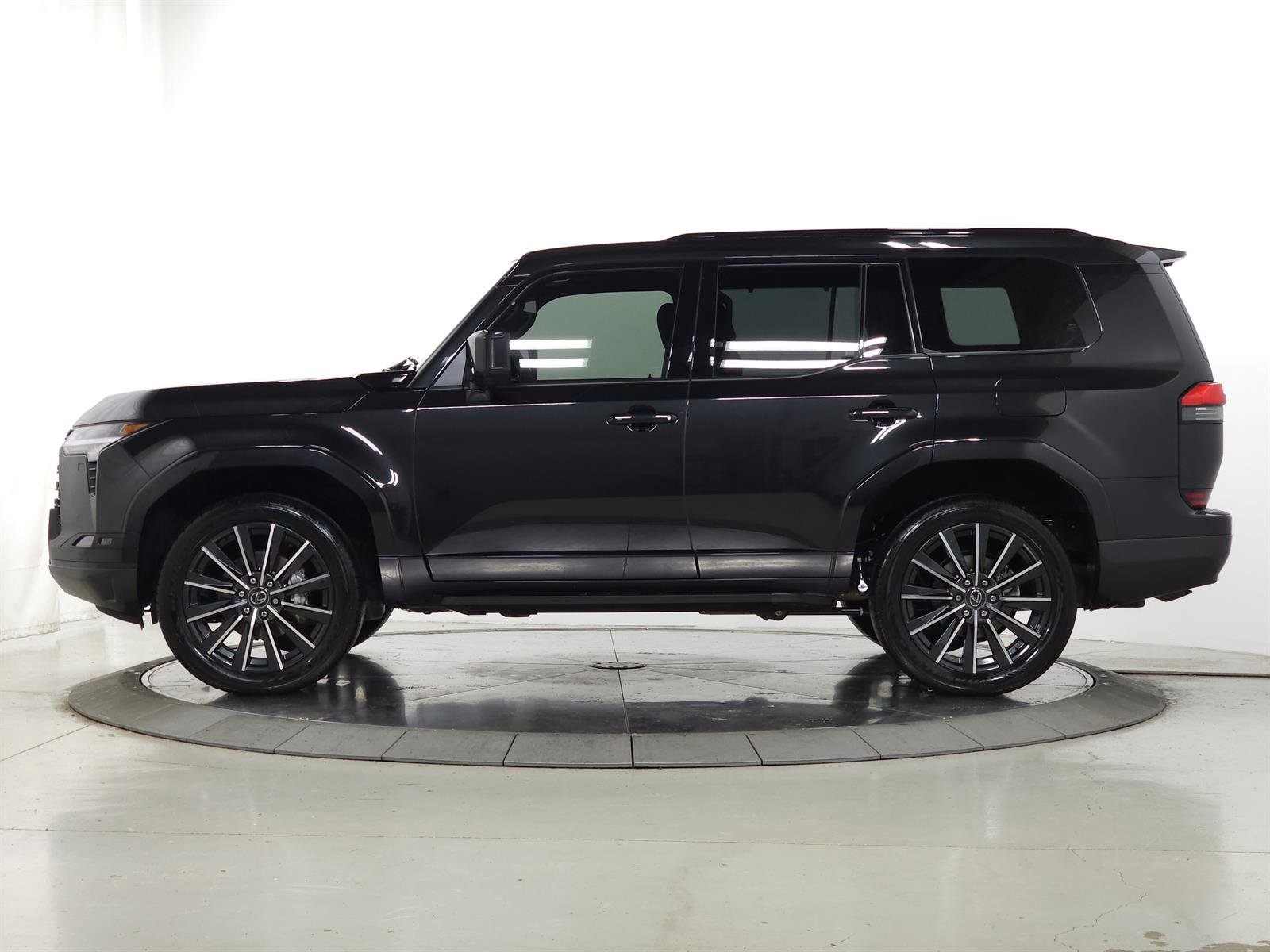 Certified 2024 Lexus GX 550 w/ Accessory Package (2T) AWD/4WD image 4