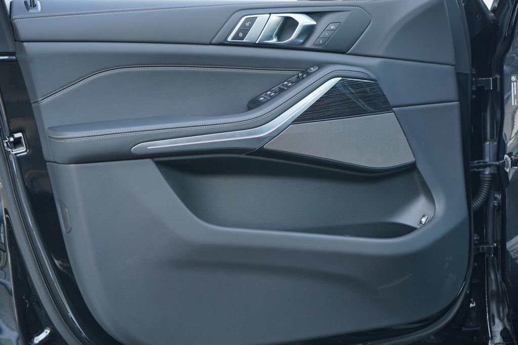 New 2026 BMW X5 xDrive50e w/ M Sport Package image 9