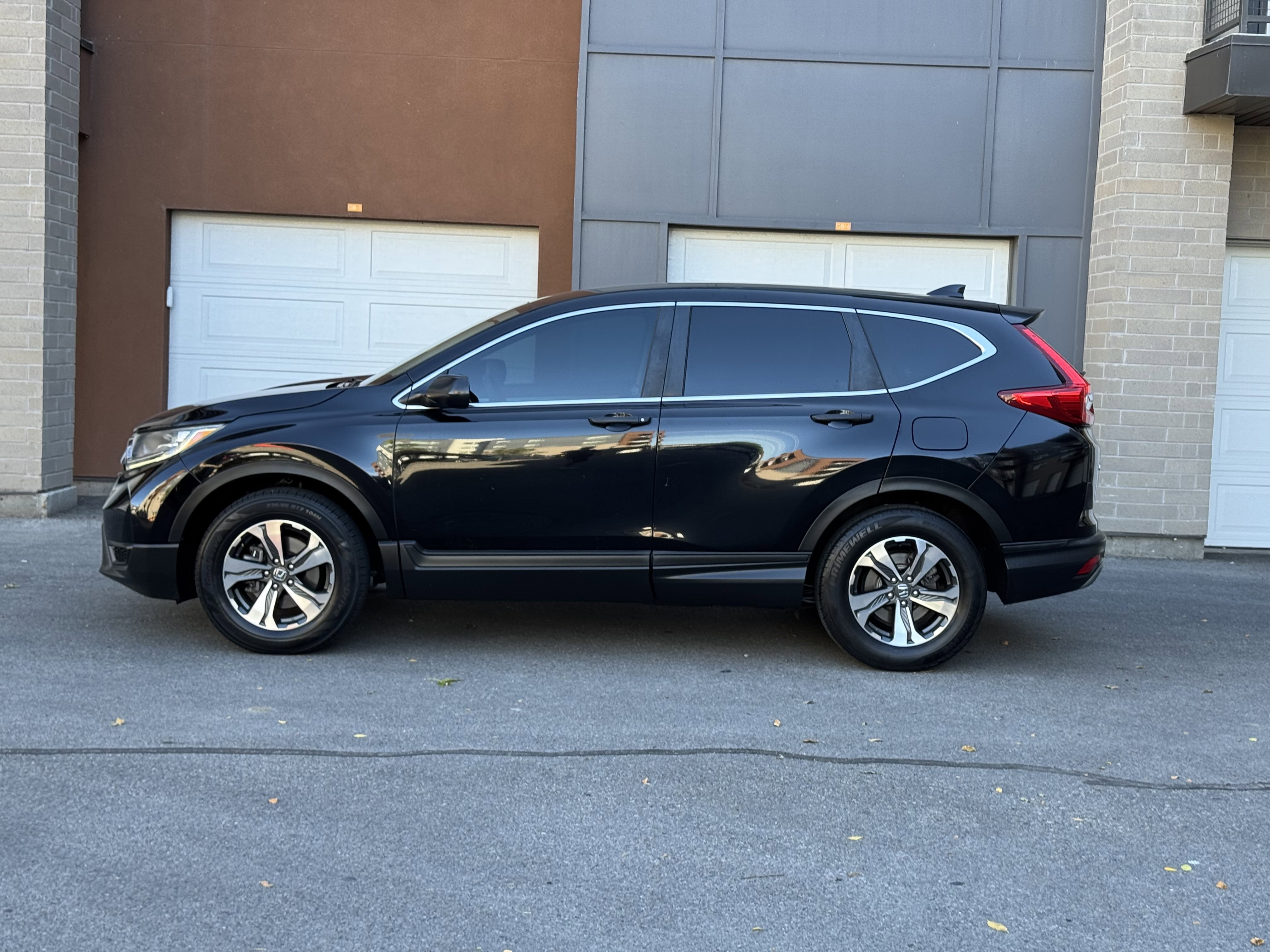 Used 2018 Honda CR-V LX image 2