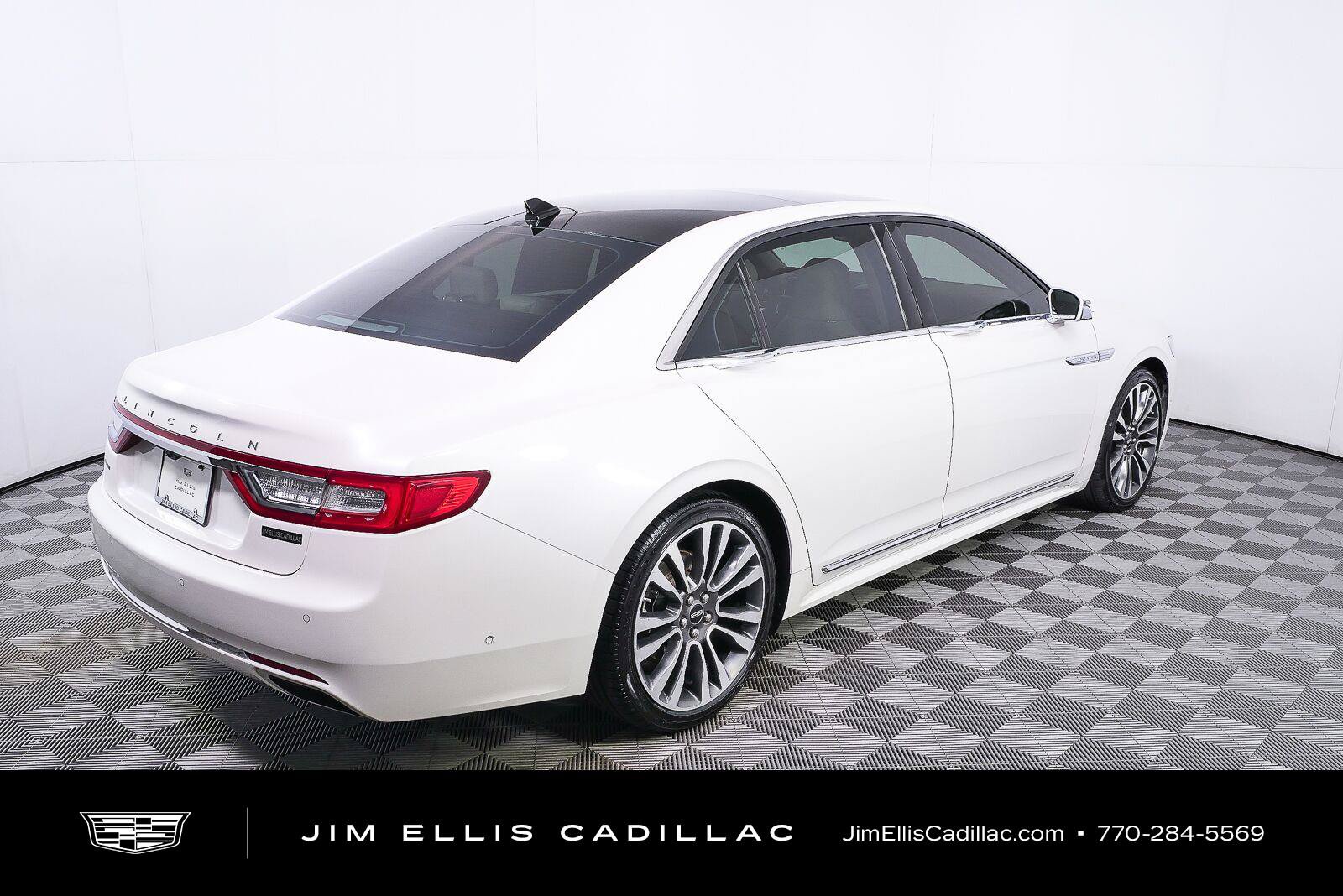 Used 2018 Lincoln Continental Reserve FWD image 3