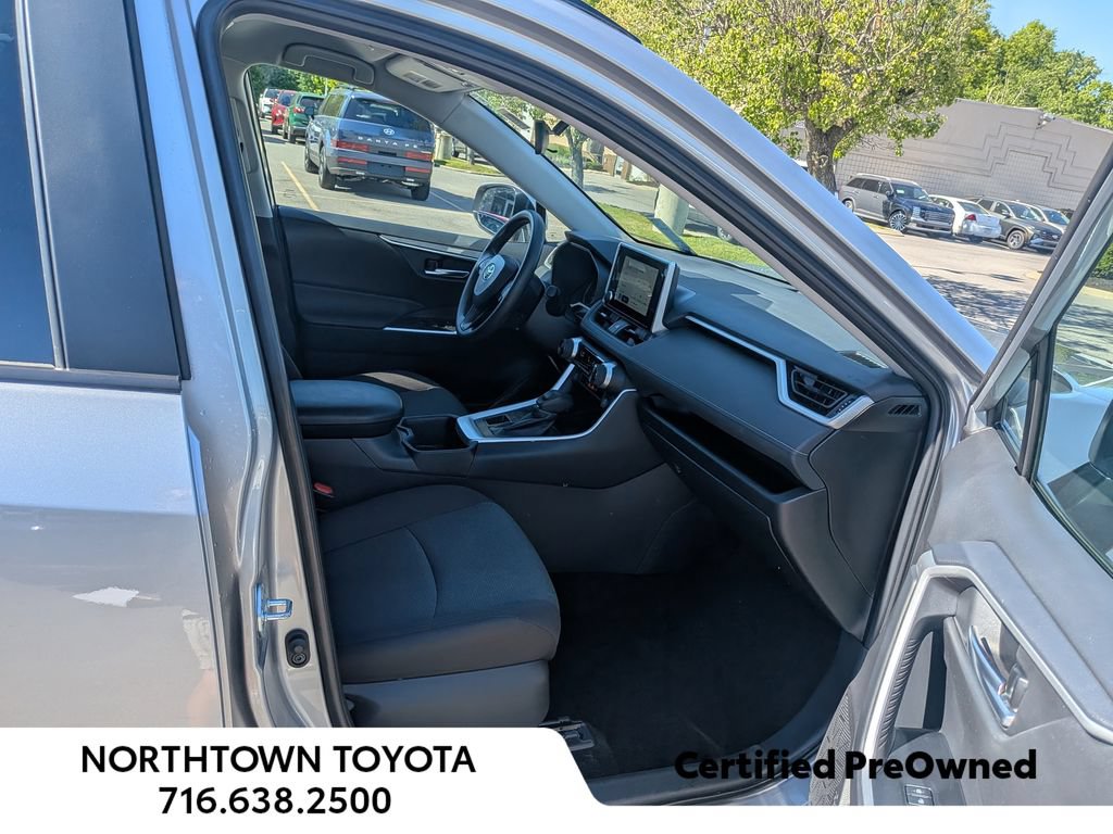 Used 2025 Toyota RAV4 XLE AWD/4WD image 10
