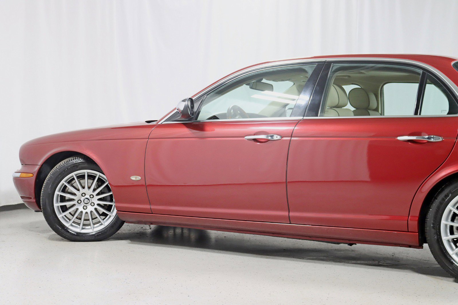 Used 2007 Jaguar XJ8 image 11