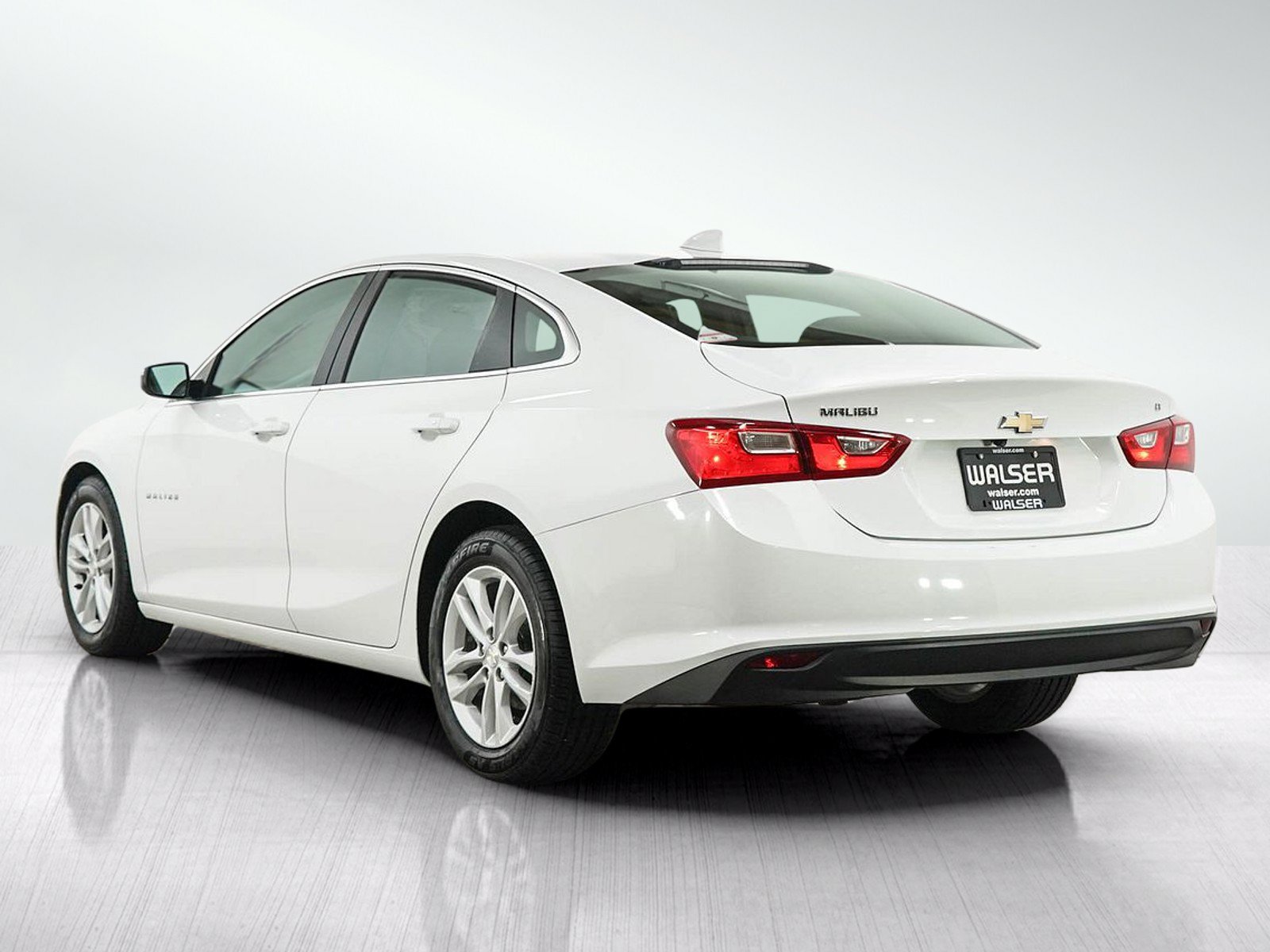 Used 2018 Chevrolet Malibu LT FWD image 3