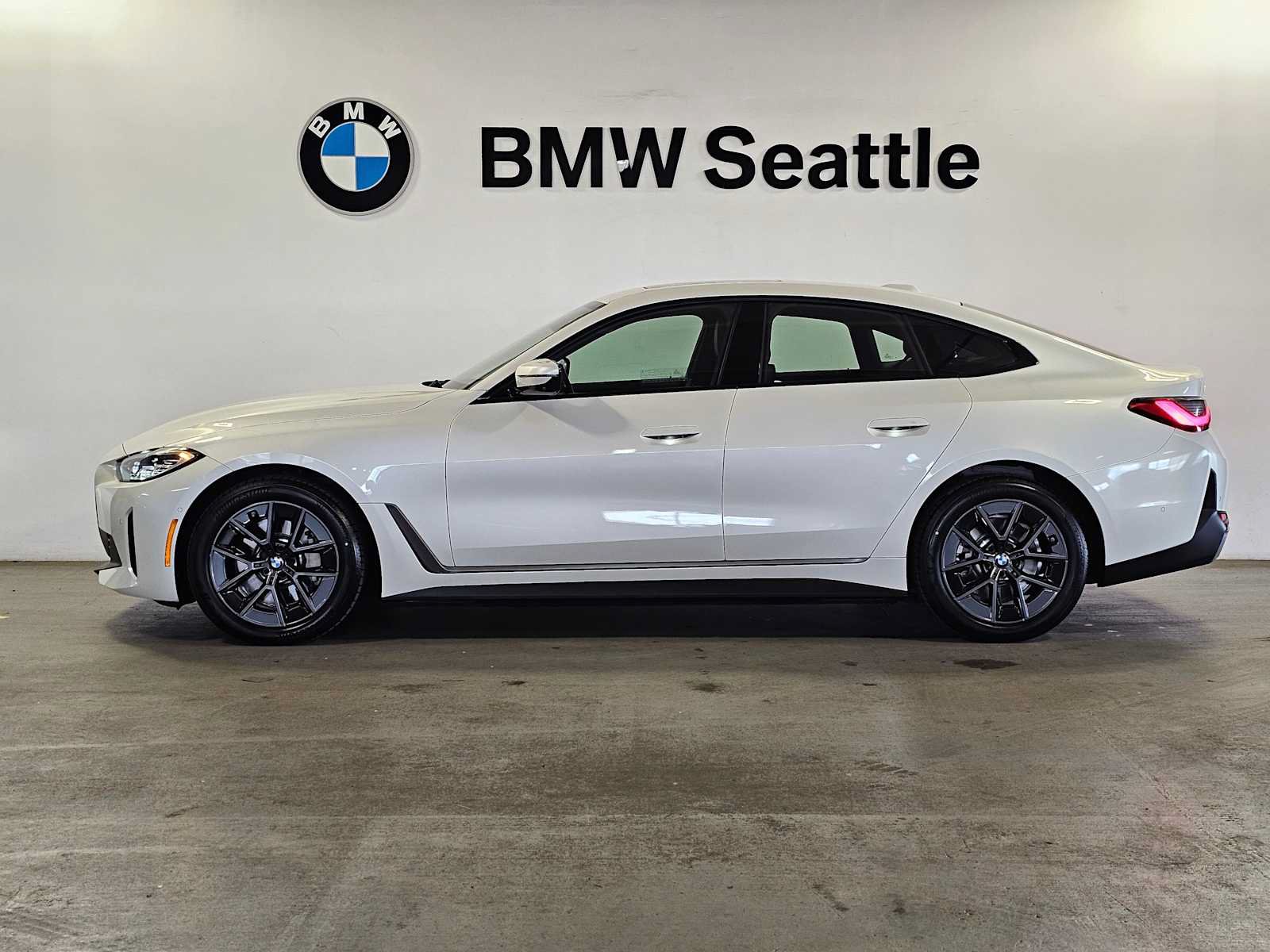 Certified 2023 BMW i4 eDrive35 w/ Premium Package RWD image 3